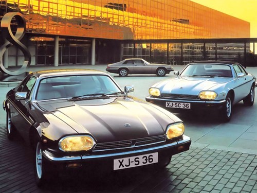 Những chiếc Jaguar XJS đầu tiên được sản xuất vào năm 1975. Và Hãng Jaguar đã bán được hơn 100.000 chiếc trong vòng 21 năm sau đó.