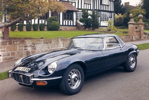 Jaguar E-Type là một trong những mẫu xe cổ được ưa chuộng tại Anh.