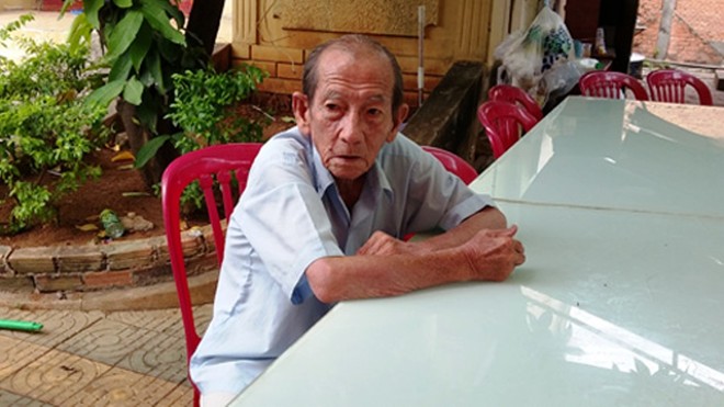 Ông Năm Son nhớ về cổ vật.
