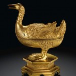 Lư hương hình vịt mạ vàng được bán với giá $3,7 triệu tại Sotheby’s